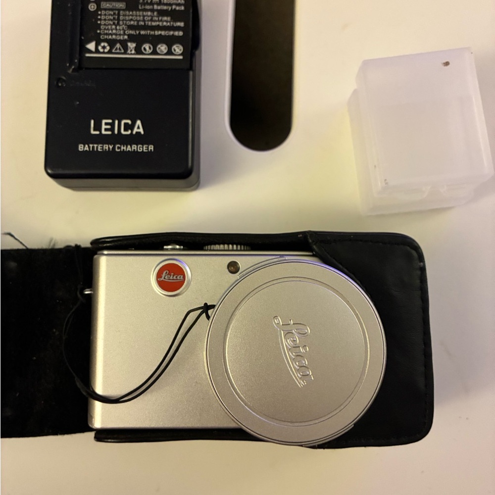 Leica D-Lux 3 Digital Camera - Picture 10 of 13